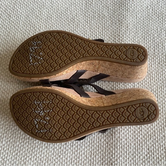 NWT UGG Adalie Cork Wedge Thong Brown Leather Sandal Cushioned Footbed Size 7M - Picture 5 of 5